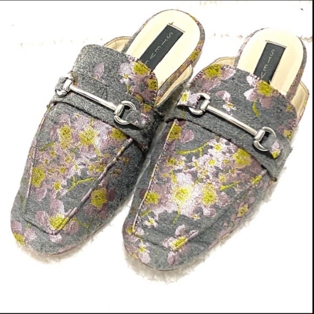 Steven by Steve Madden RILEE gray floral embroidery with silver accent mules